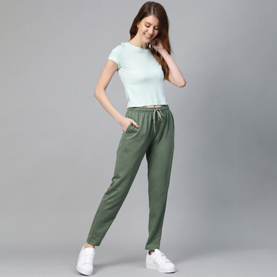 https://www.weavestyle.in/products/women-black-solid-side-stripes-cropped-track-pants