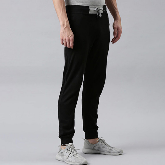 https://www.weavestyle.in/products/men-black-solid-organic-cotton-track-pants