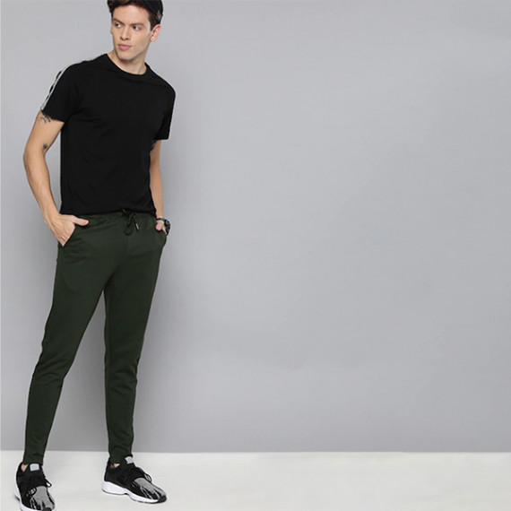 https://www.weavestyle.in/products/men-olive-green-straight-fit-solid-track-pants