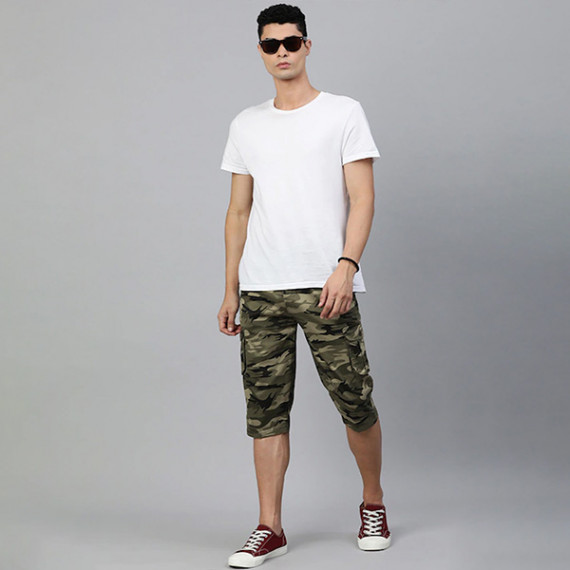 https://www.weavestyle.in/products/men-olive-green-beige-camouflage-printed-pure-cotton-34th-cargo-shorts